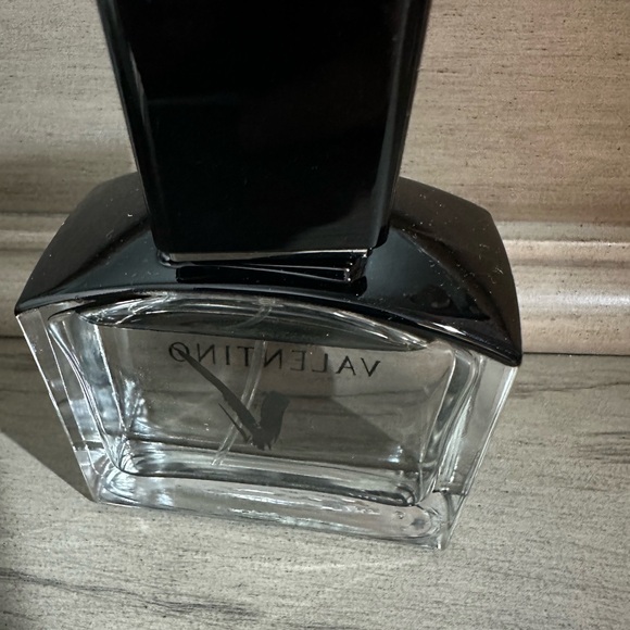 Valentino Pour Homme Black and Gold Packaging - Picture 4 of 6